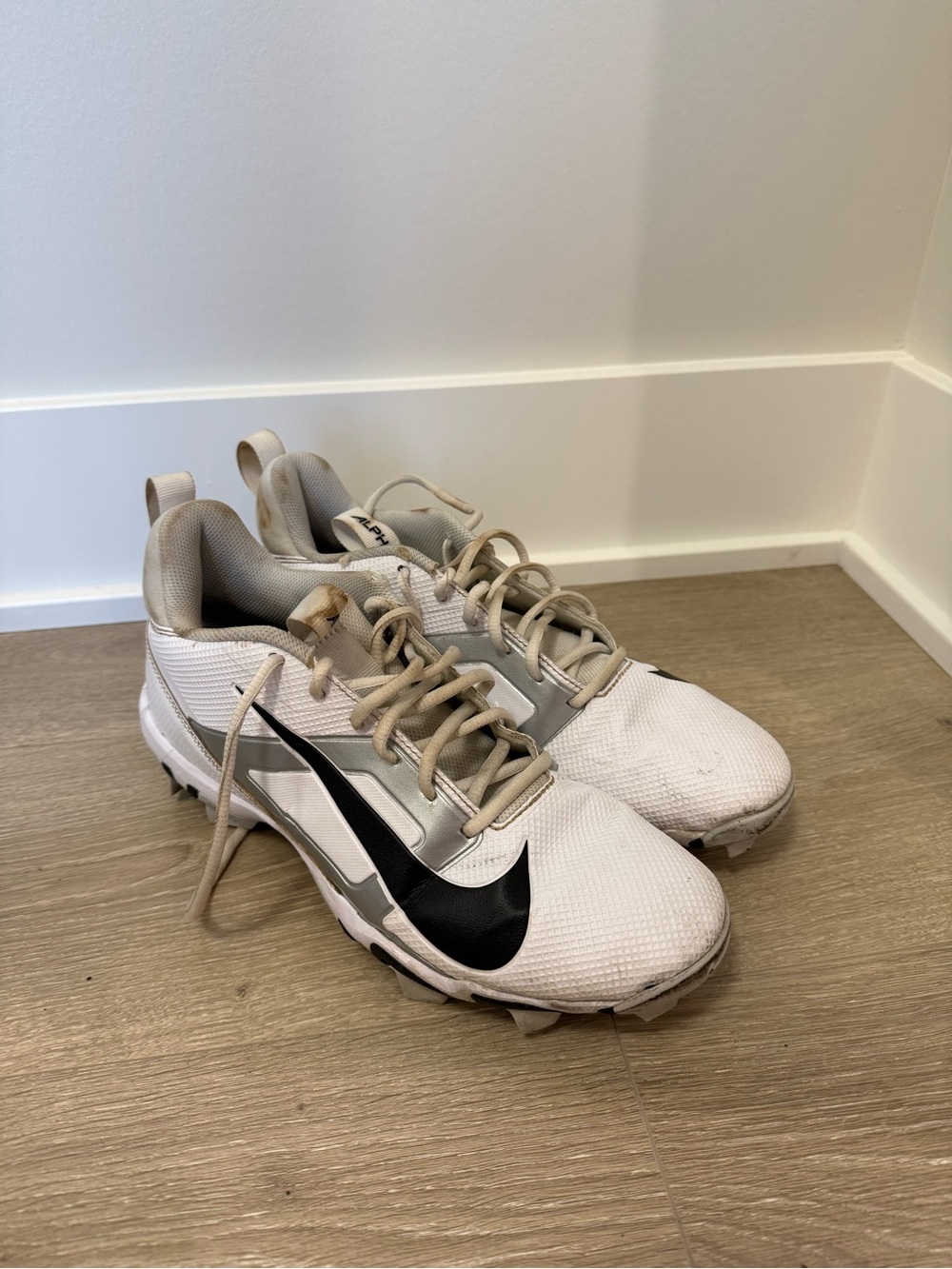 Nike Alpha Menace 4 Shark Football Cleats White Silver FN0028-100 Men’s Size 9